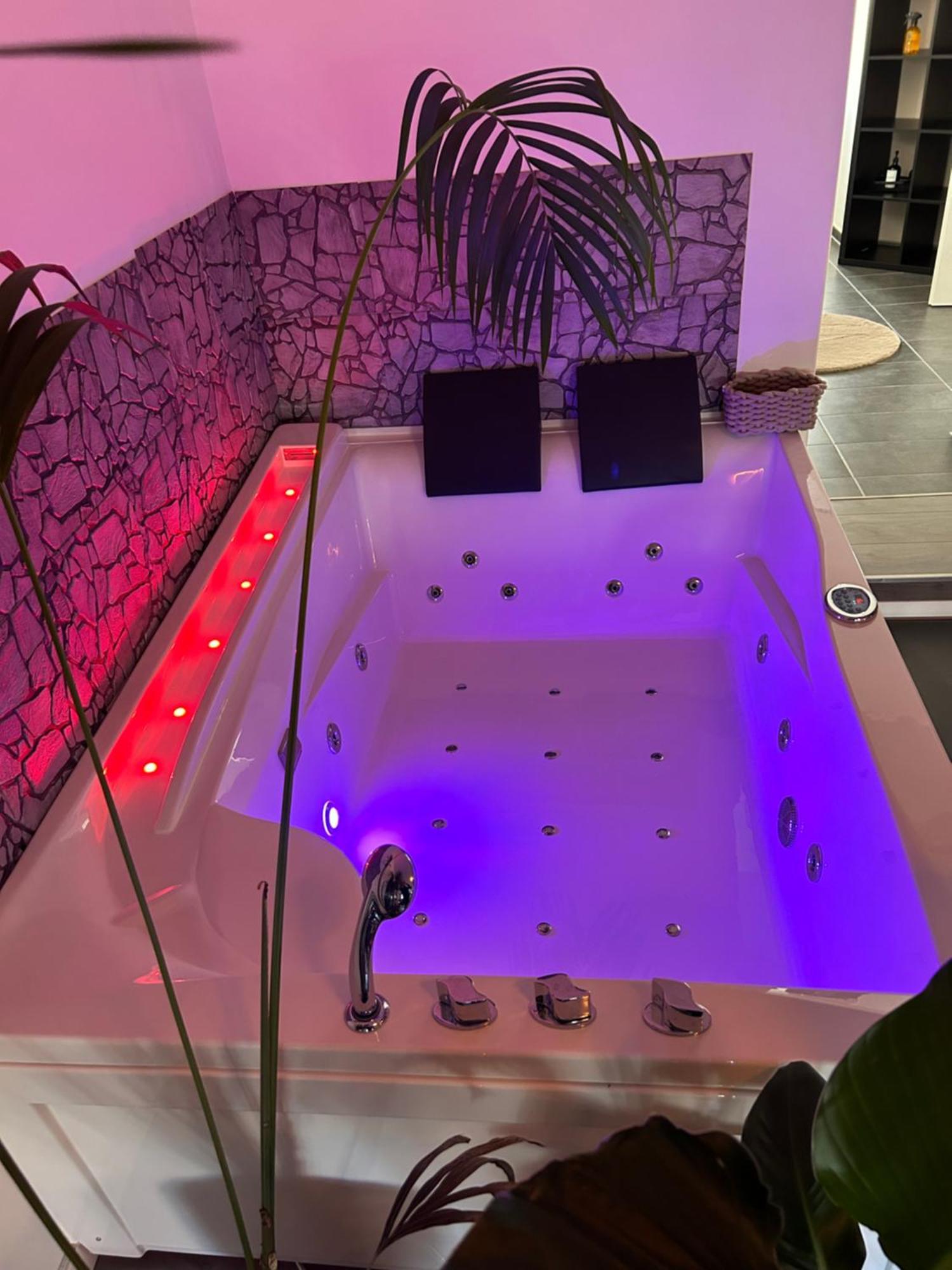 Wellness Mit Whirlpool Und Sauna Kwatera prywatna *